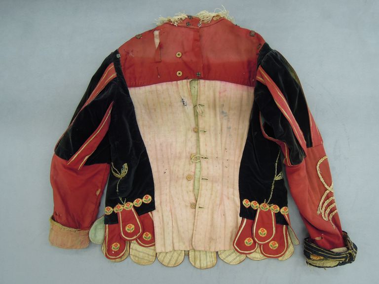 giacca costume n°6 prima dell'intervento di restauro (retro) - ph.: R.T. Restauro Tessile